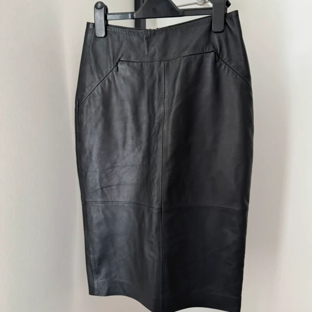 Chic Black Leather Pencil Skirt